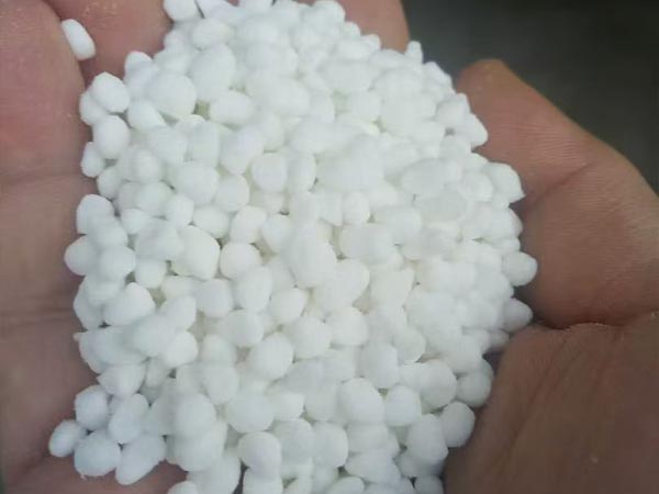 Zein da askapen kontrolatuko ongarrien eta askapen moteleko ongarrien artean?